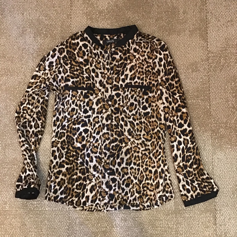 Long sleeve lightweight leopard button down